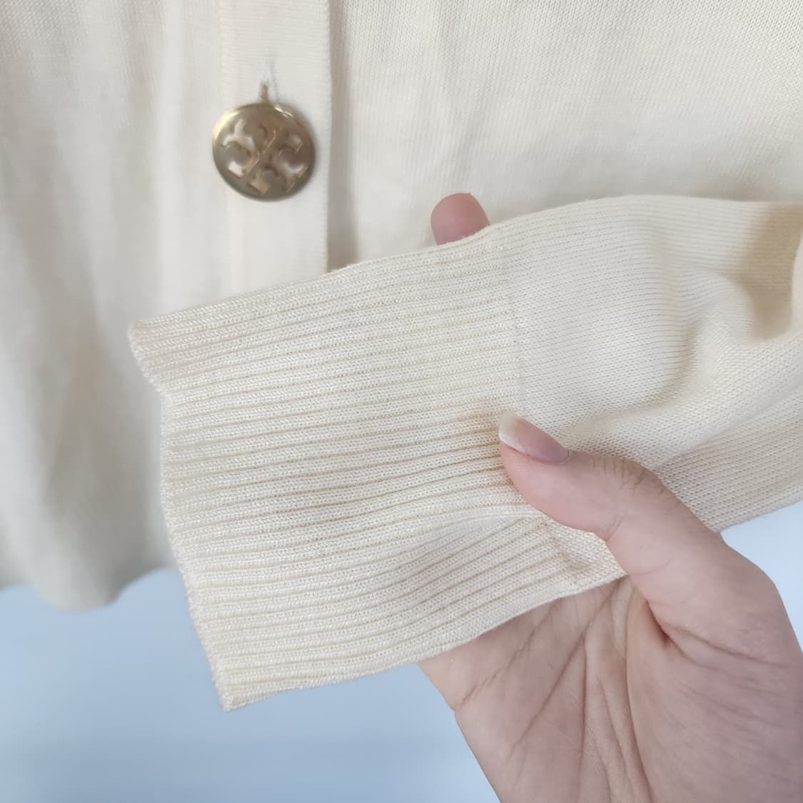 토리버치 아이보리 금장 버튼 가디건 상품이미지4