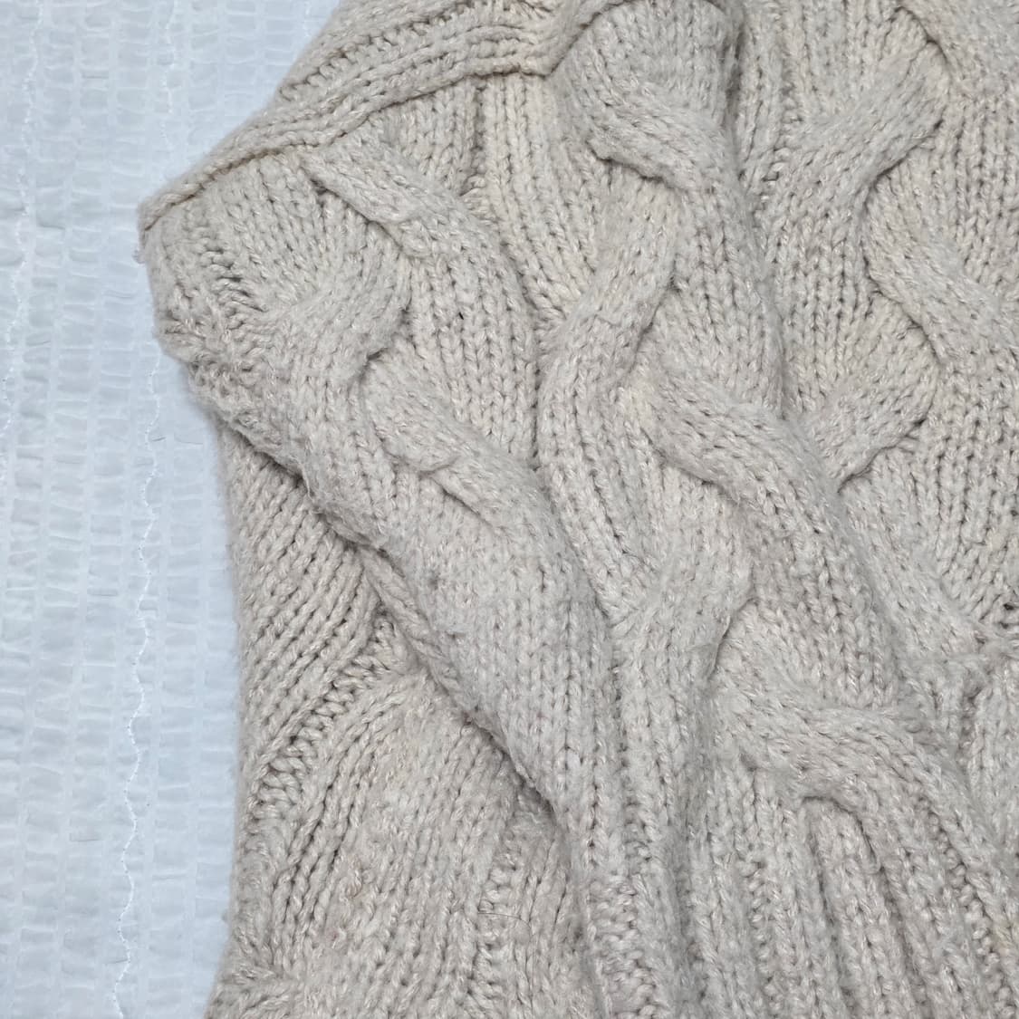 빈티지)하구미모리걸st 오트밀 라떼갸루 아이보리 케이블 니트 가디건 상품이미지4