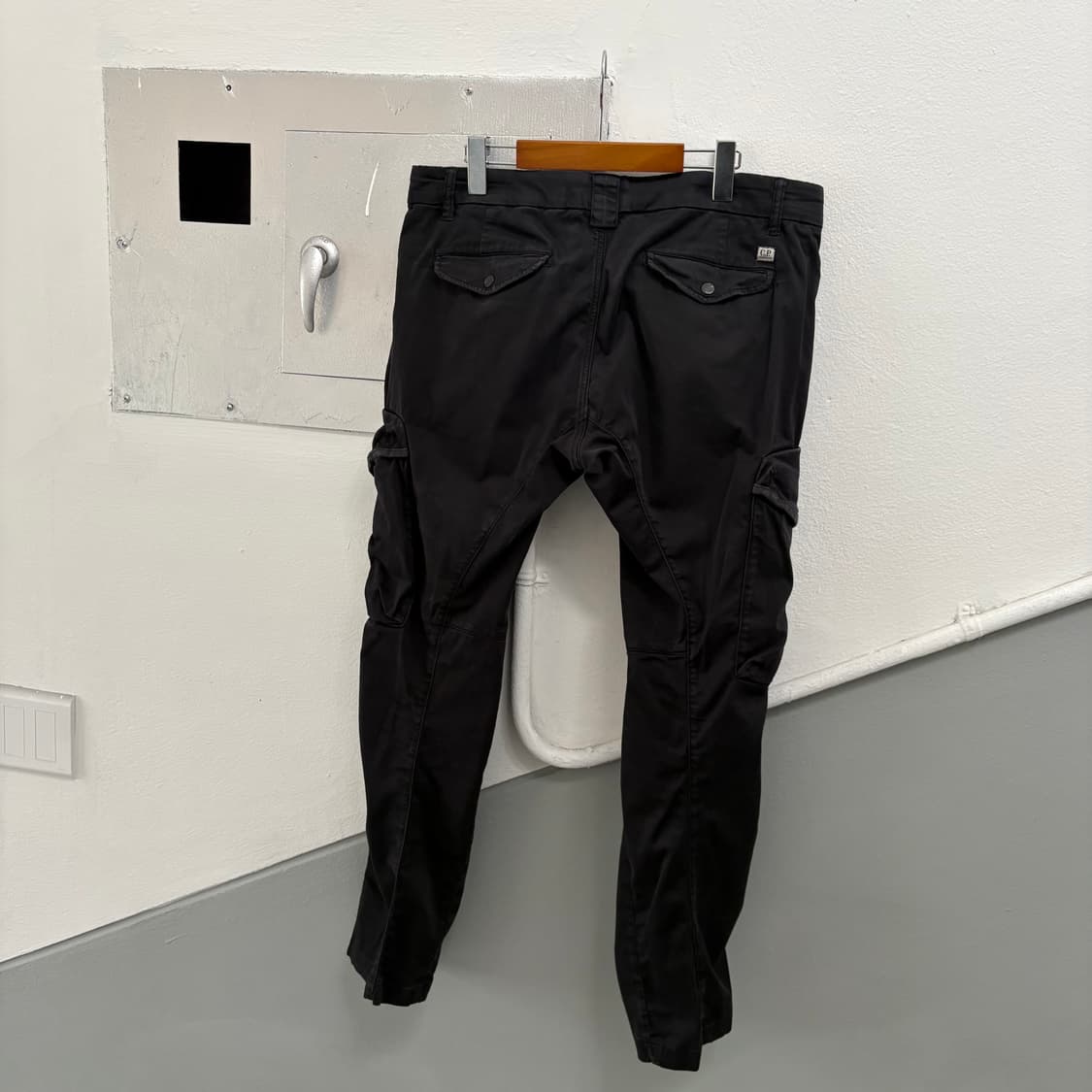 씨피컴퍼니 페이딩 블랙 렌즈 카고 팬츠 상품이미지7
