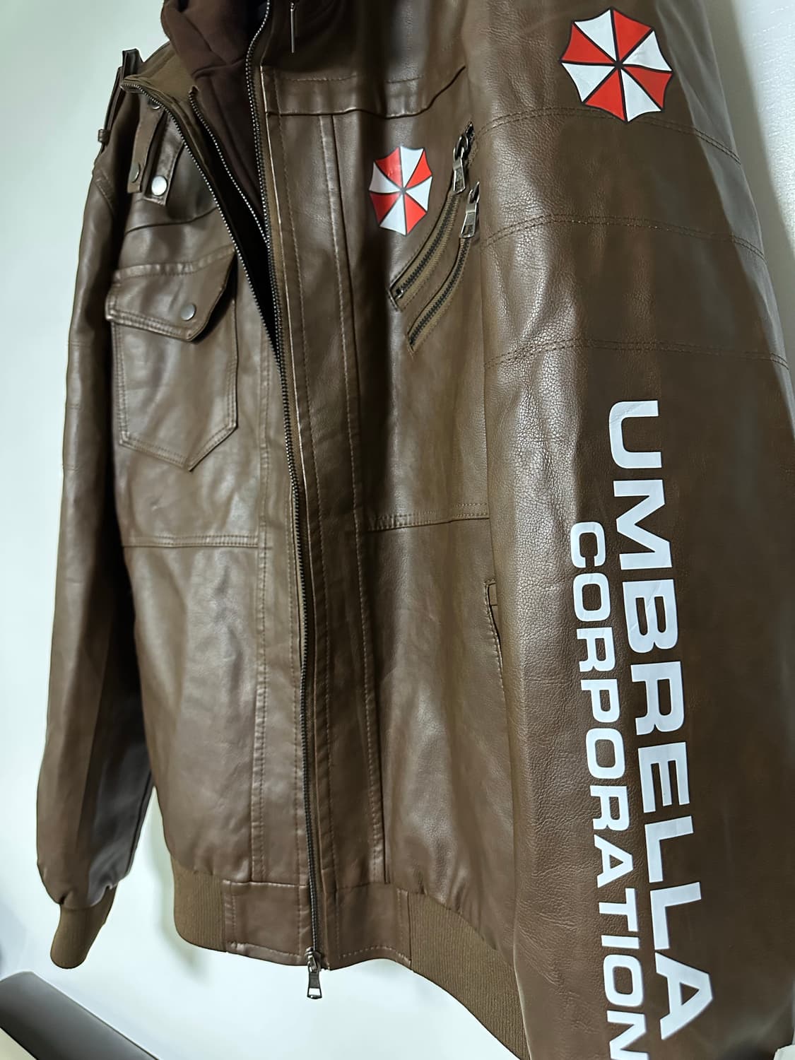 레지던트 이블 엄브렐라 코퍼레이션 가죽 자켓 상품이미지2