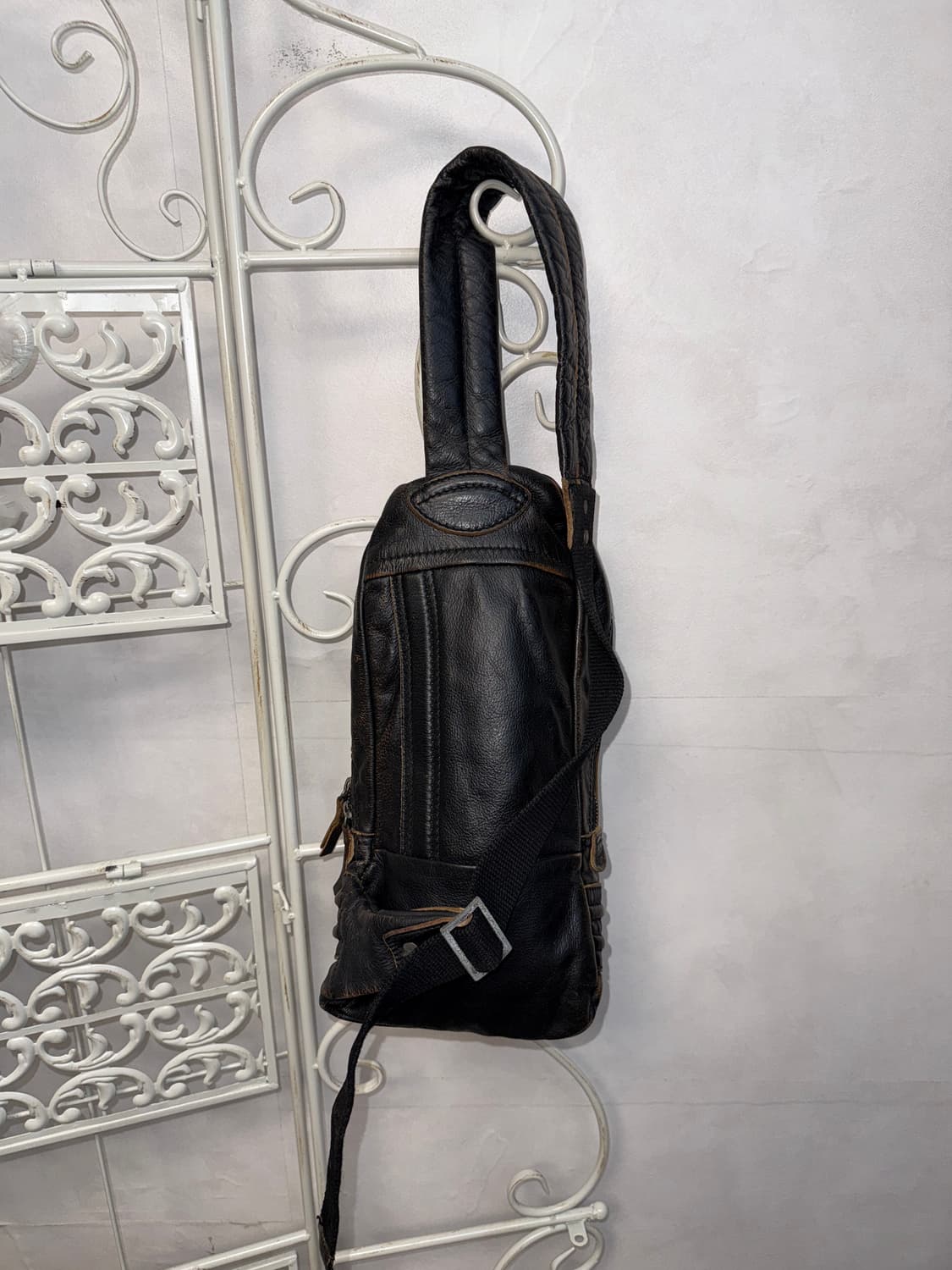 DIESEL aging brown cowhide body bag 상품이미지3