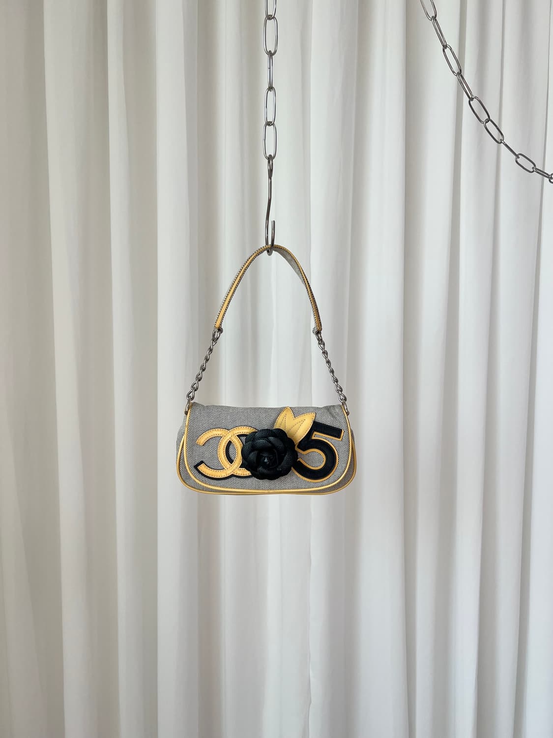 샤넬 No.5 카멜리아 숄더백 상품이미지1