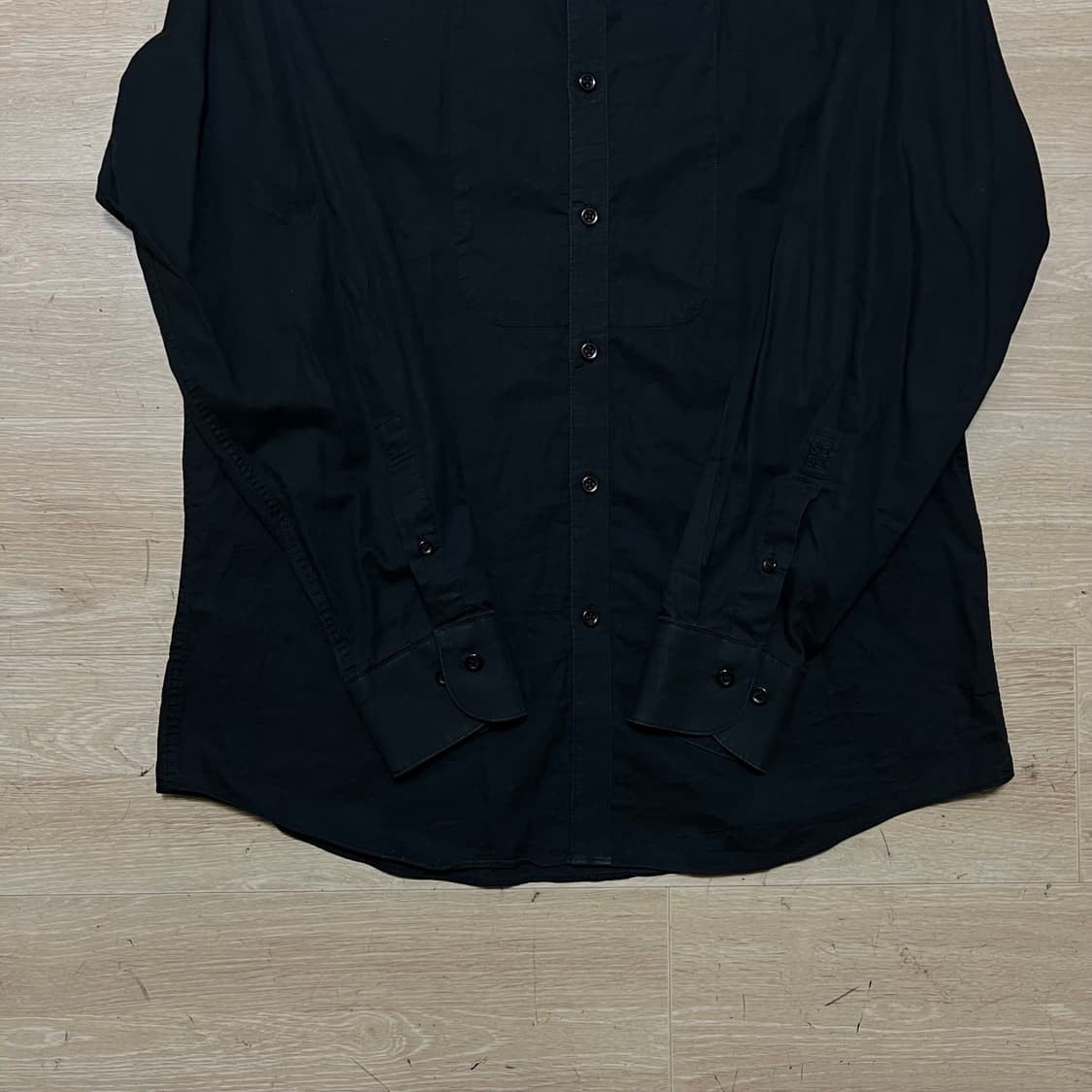 지방시 맨 자수로고 라운드 햄 긴팔셔츠 [블랙] 40(L/100) 상품이미지3