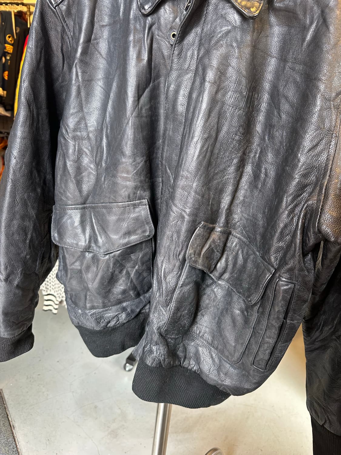 Burks Bay 헤비 리얼 레더 A-2 플라이트 자켓 상품이미지4