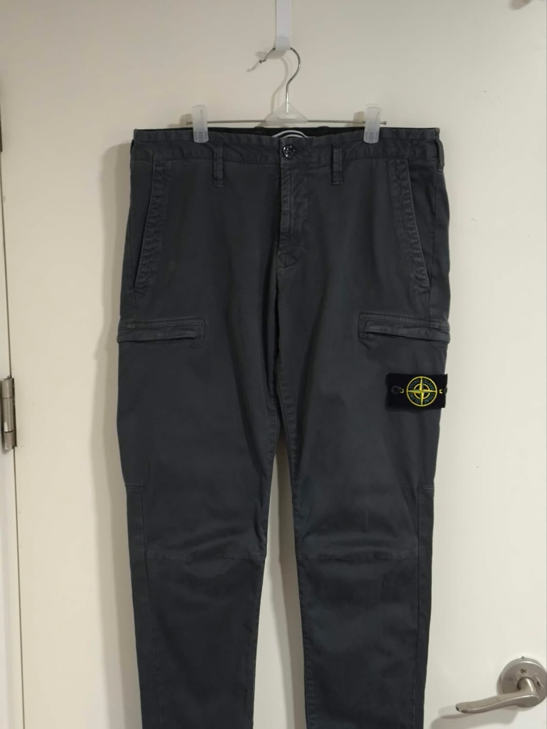 스톤아일랜드 와펜 워싱 그레이 카고 바지 상품이미지2