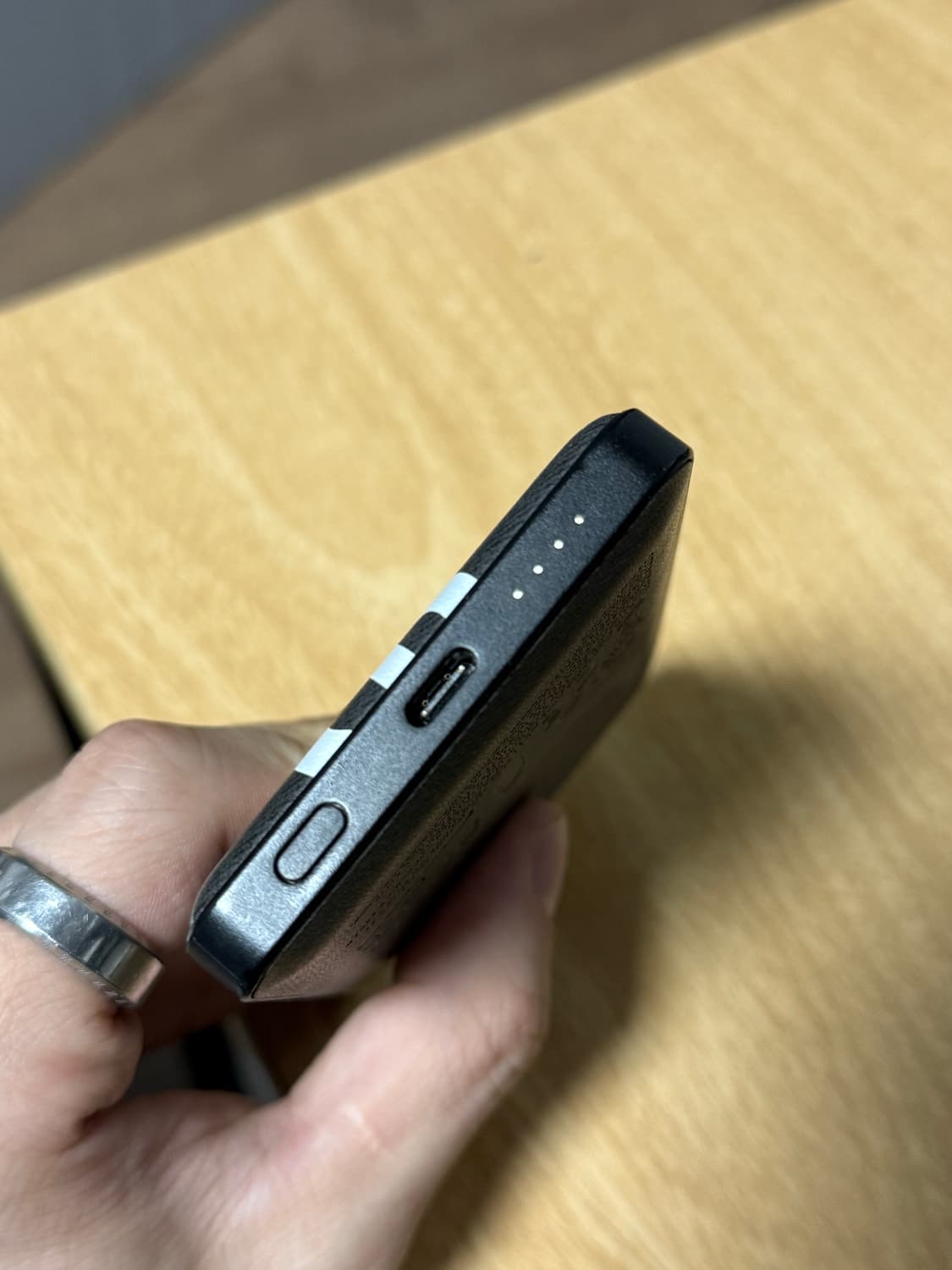 22FW 슈프림 맥세이프 모피 보조배터리 상품이미지5