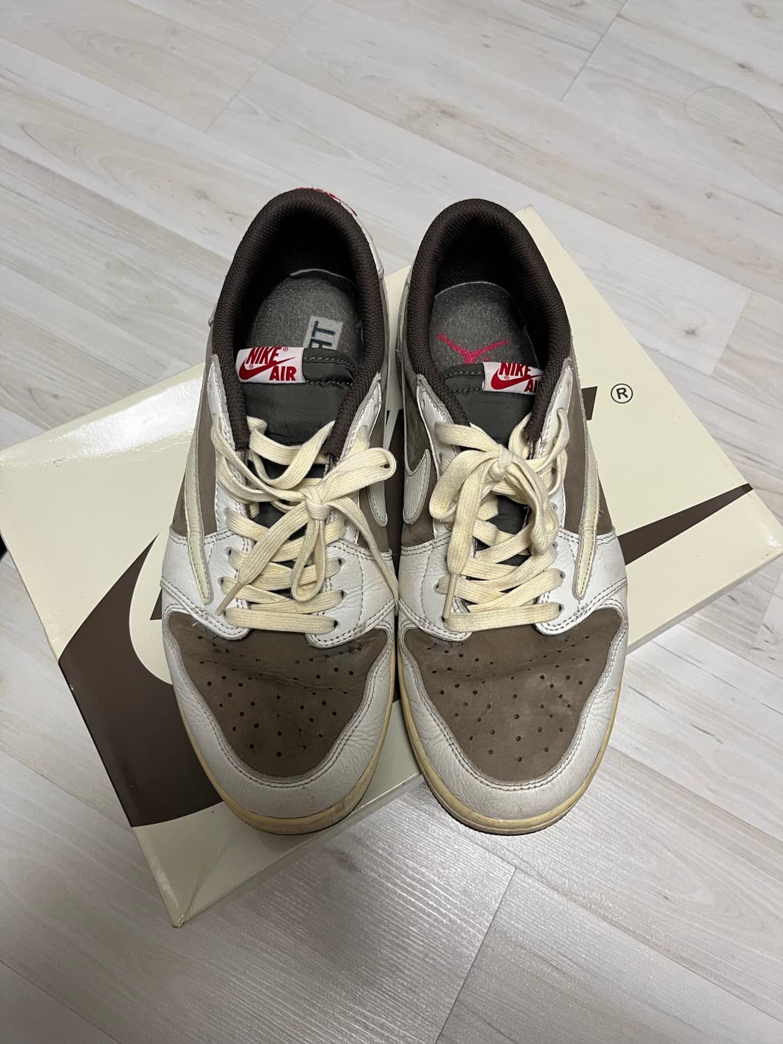 조던 1 x 트래비스 스캇 레트로 로우 OG SP 세일 앤 리저록 상품이미지4