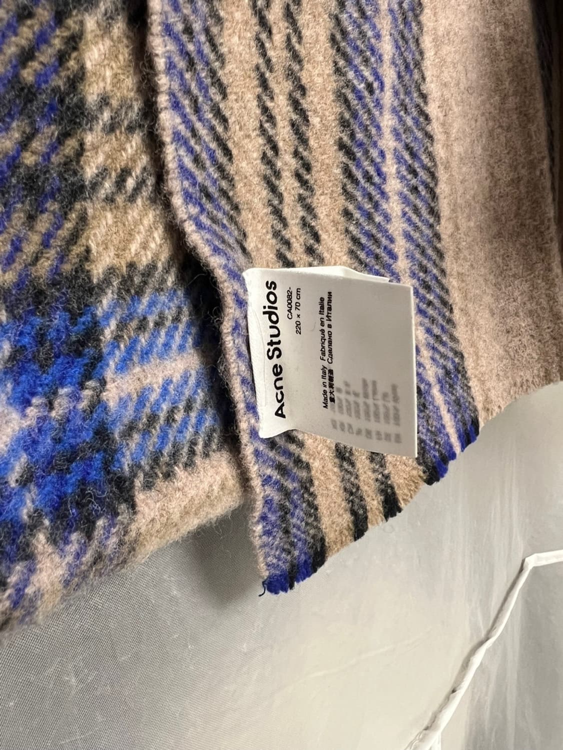아크네 스튜디오 캐시어 체크 머플러 블루 베이지 상품이미지5