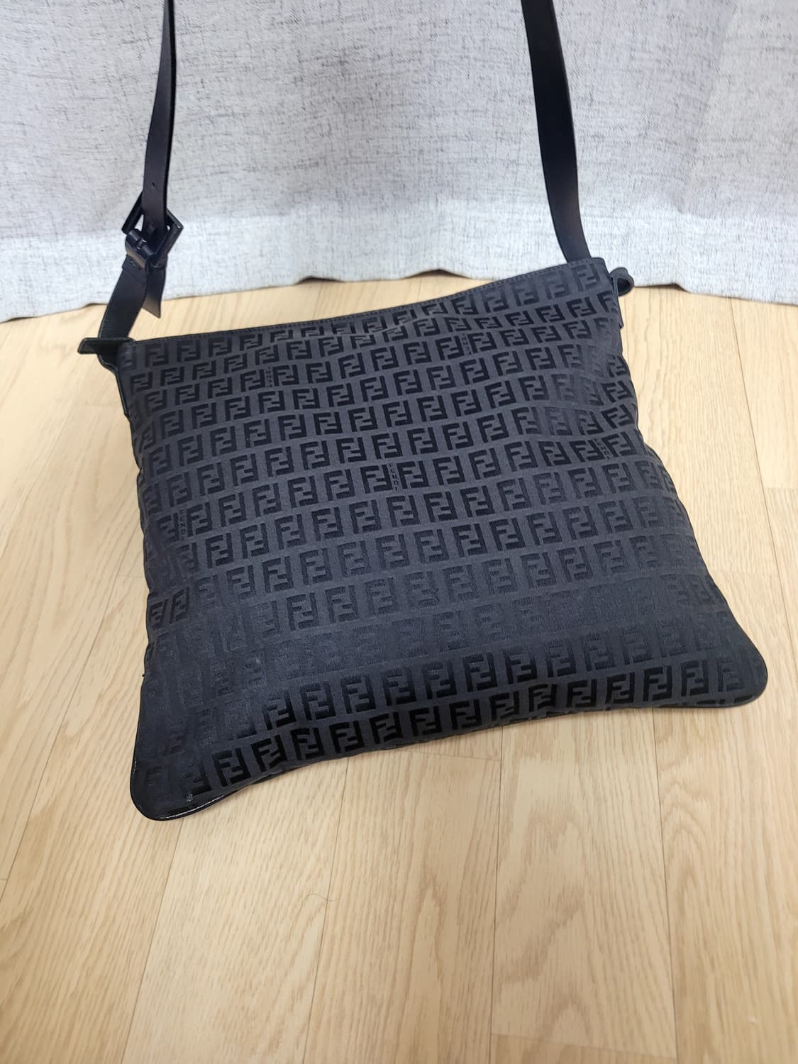 (정품)펜디 쥬카 메신저 크로스백 상품이미지1