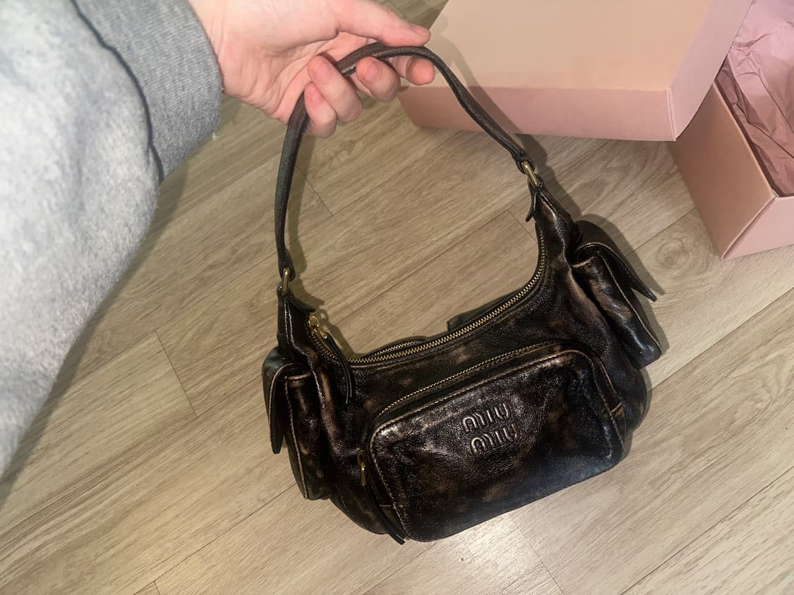 미우미우 나파가죽 포켓호보백 상품이미지6