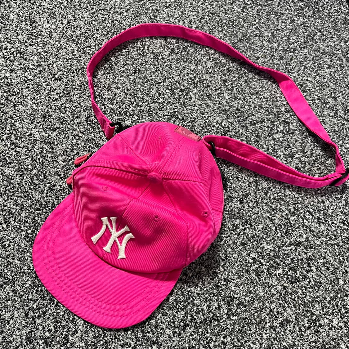 MLB 뉴욕 양키스 진핑크색 볼캡 크로스백 상품이미지1