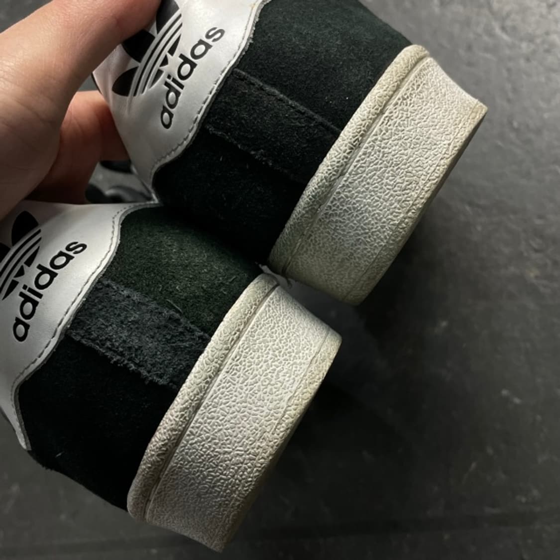 270 아디다스 슈퍼스타 스웨이드 검흰 상품이미지4