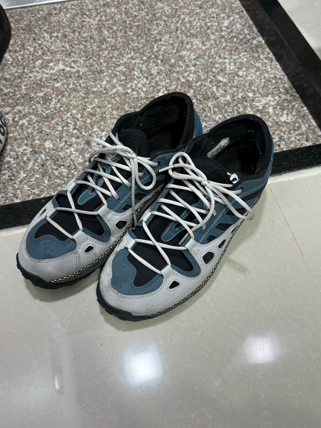 나이키 ACG 에어 익스플로레이드 뉴트럴 그레이 앤 애쉬 그린 상품이미지1