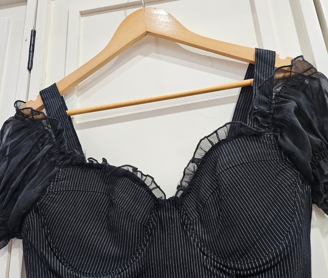 블랙 스트라이프 뷔스티에 퍼프 오프숄더 블라우스 상품이미지3