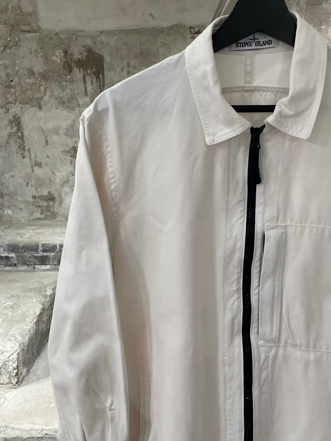 스톤 아일랜드 아이보리 체스트 포켓 와펜 코튼 자켓 상품이미지2