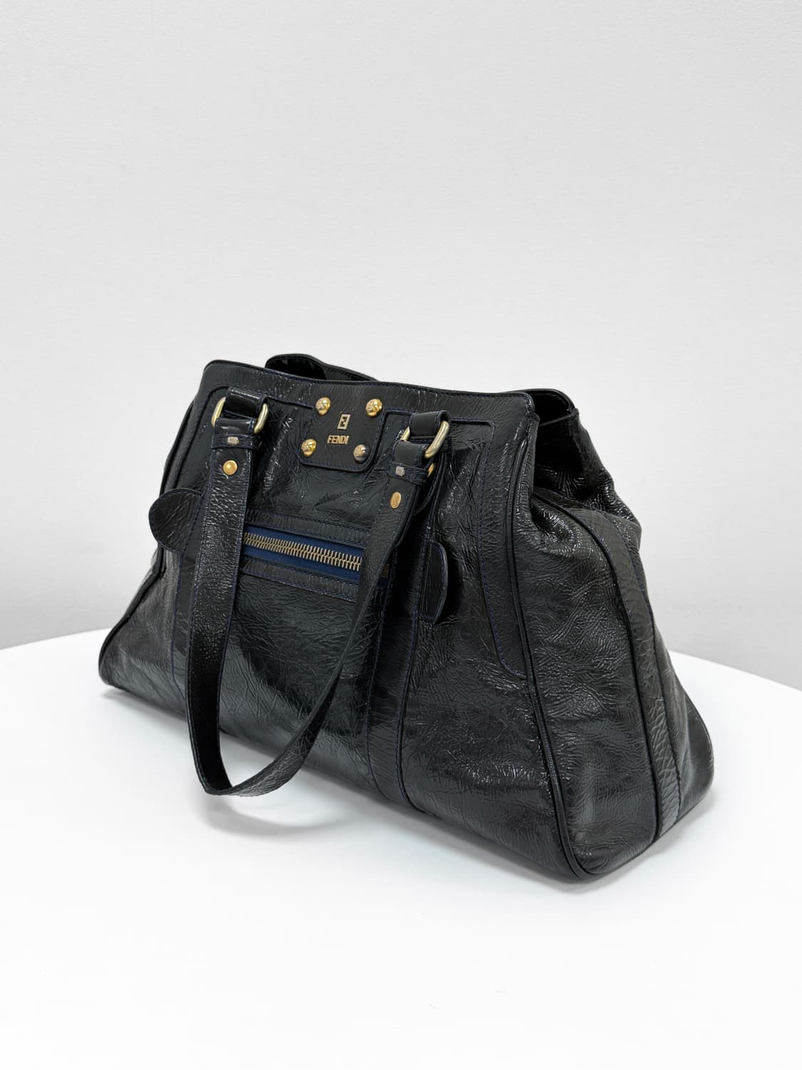 펜디 블랙 샤인 레더 스터드 숄더백 상품이미지2