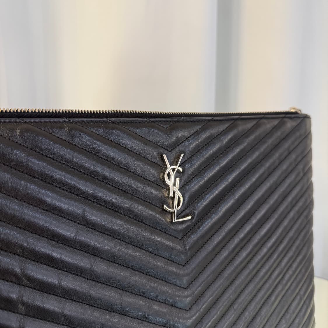 [정품] 생로랑 모노그램 마틀라세 은장 클러치백 상품이미지5