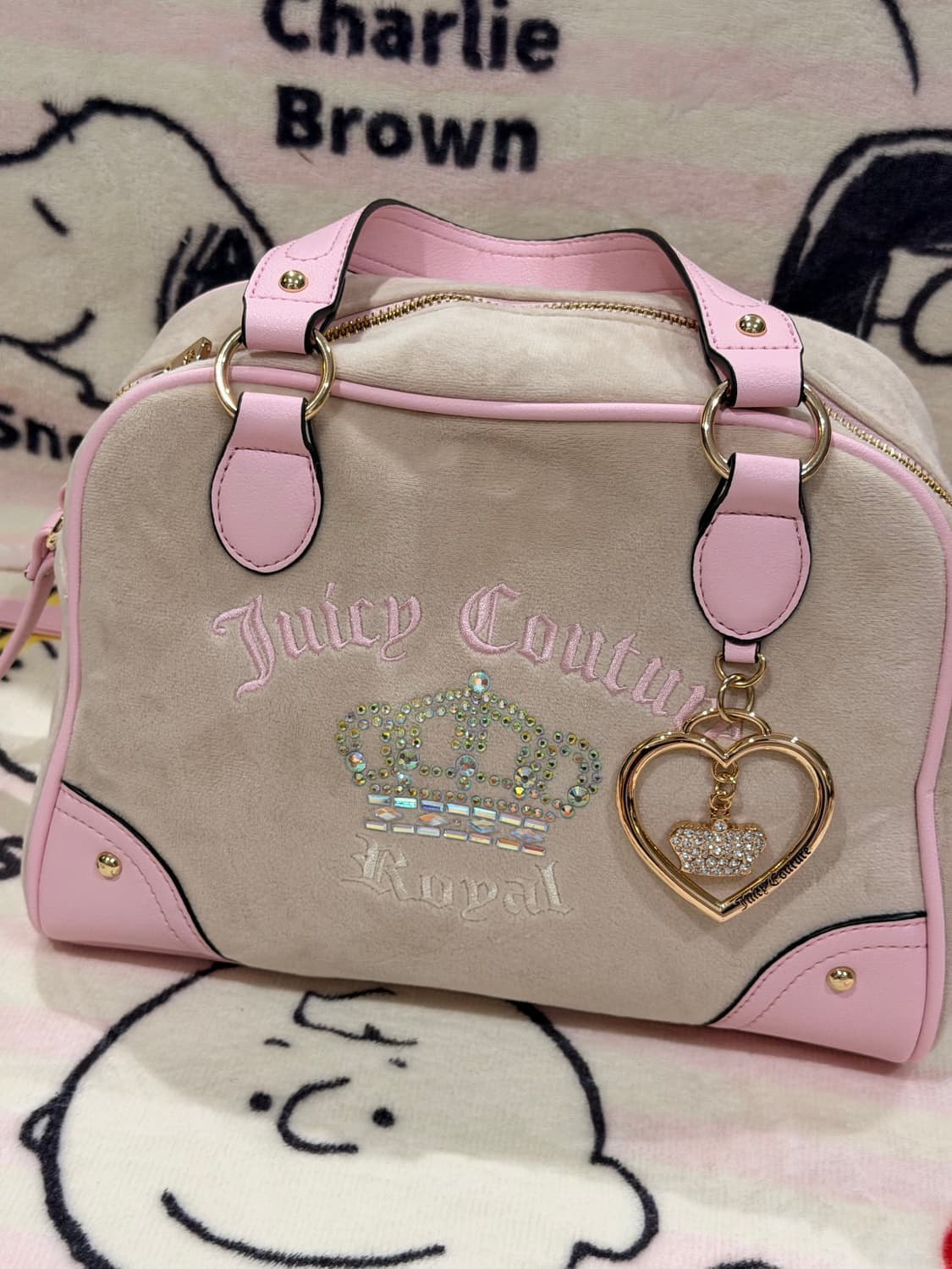 [신상✨블프세일] 쥬시꾸뀌르 라떼벨벳 왕관 핸드백 상품이미지2