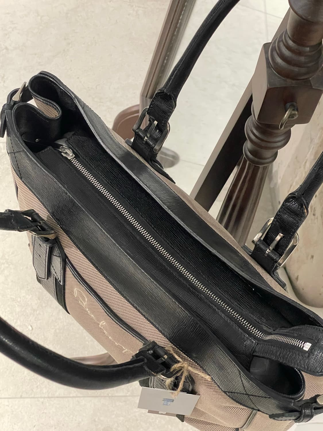 [정품/빈티지] 버버리(Burberry) 자수 로고 캔버스 레더 토트백 상품이미지4