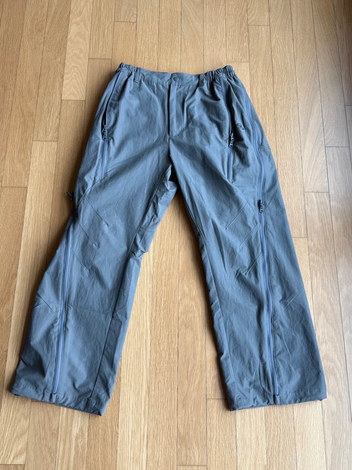 산산기어 지퍼 팬츠 차콜 상품이미지1