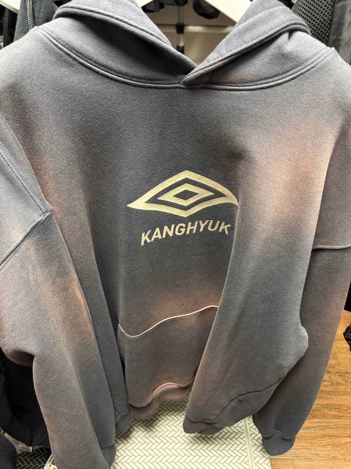 KangHyuk x UMBRO 후드티 상품이미지2