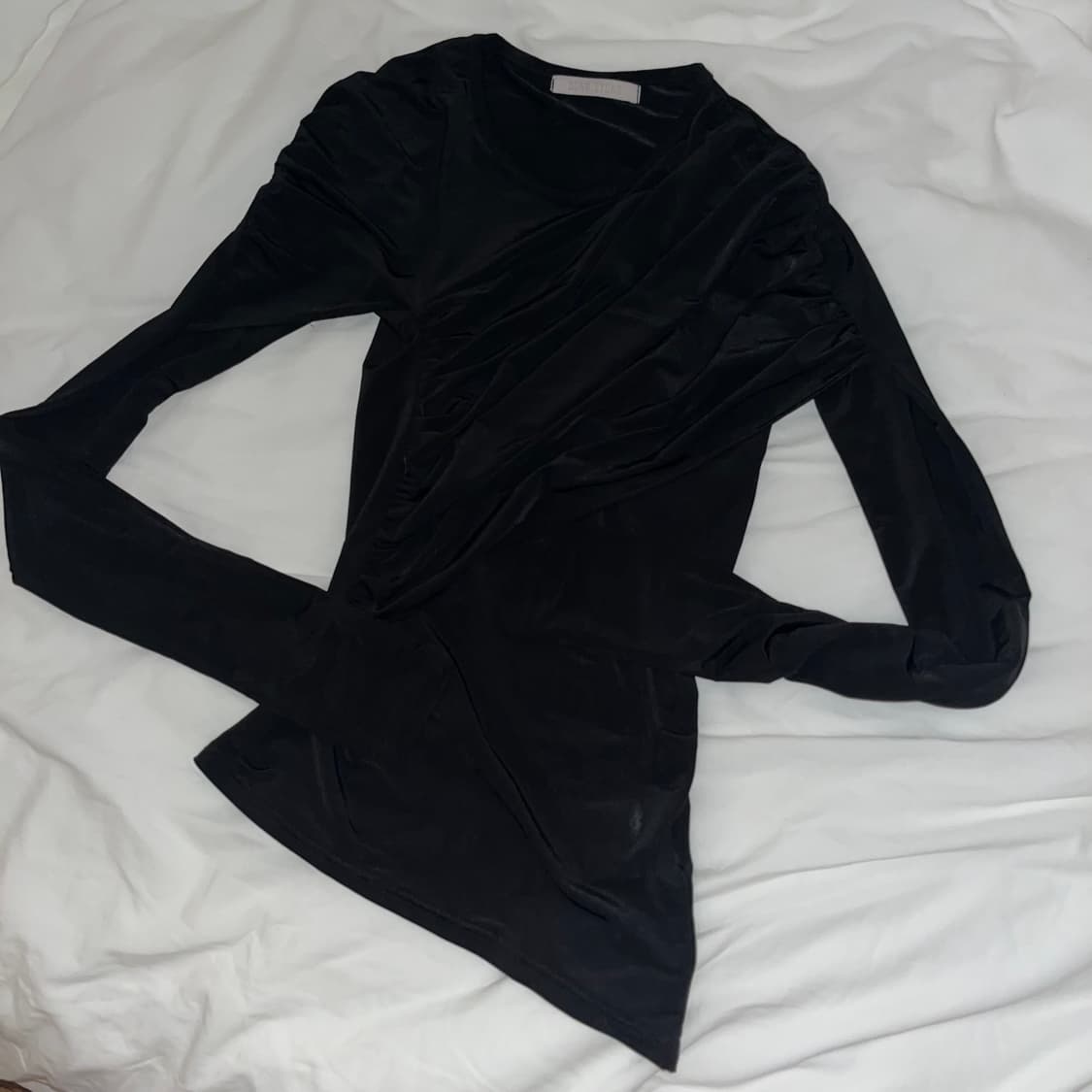 *판매중단예정* 동령 Donglyung 드레이프 롱슬리브 티셔츠 블랙 상품이미지8