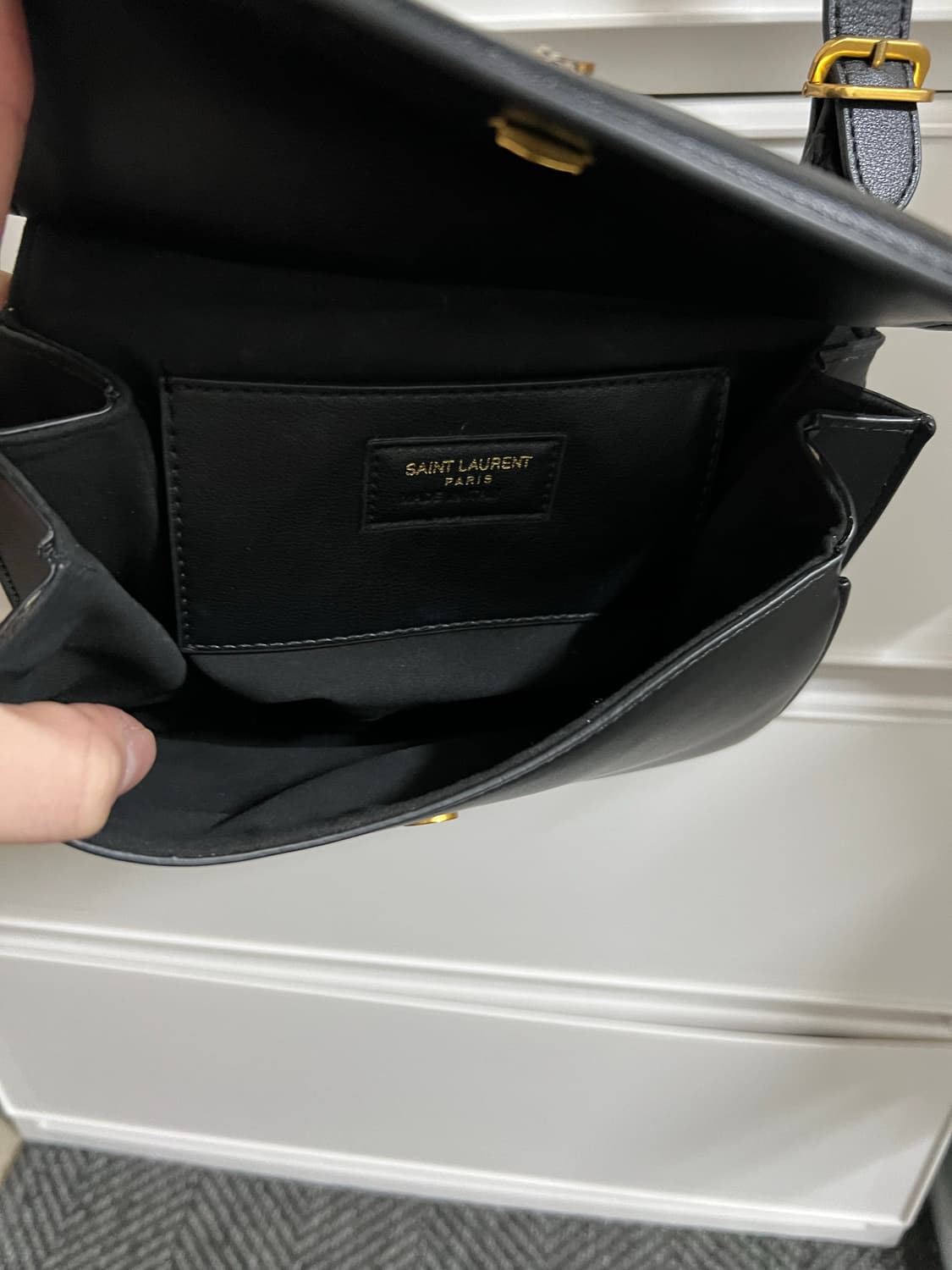 입생로랑 블랙 가죽 백 상품이미지3