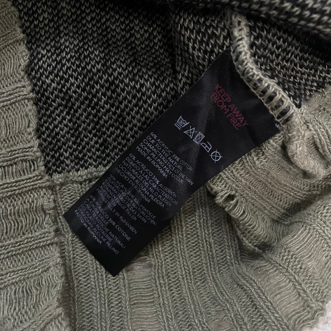 어반아웃피터스 그런지 프린트 탱크탑 니트 상품이미지5