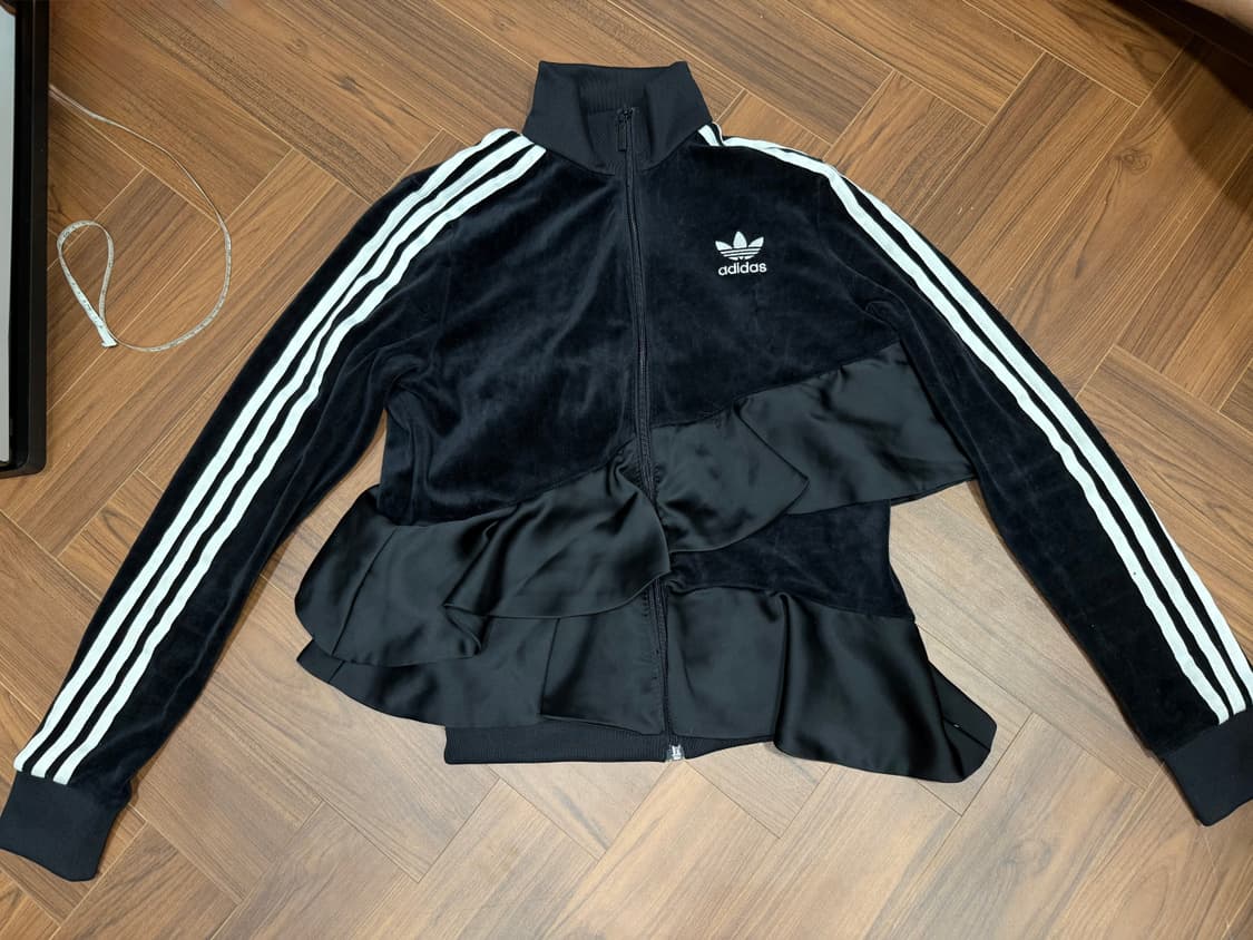 아디다스 x 제이쿠 jkoo 프릴 벨벳 트레이닝 점퍼 상품이미지1