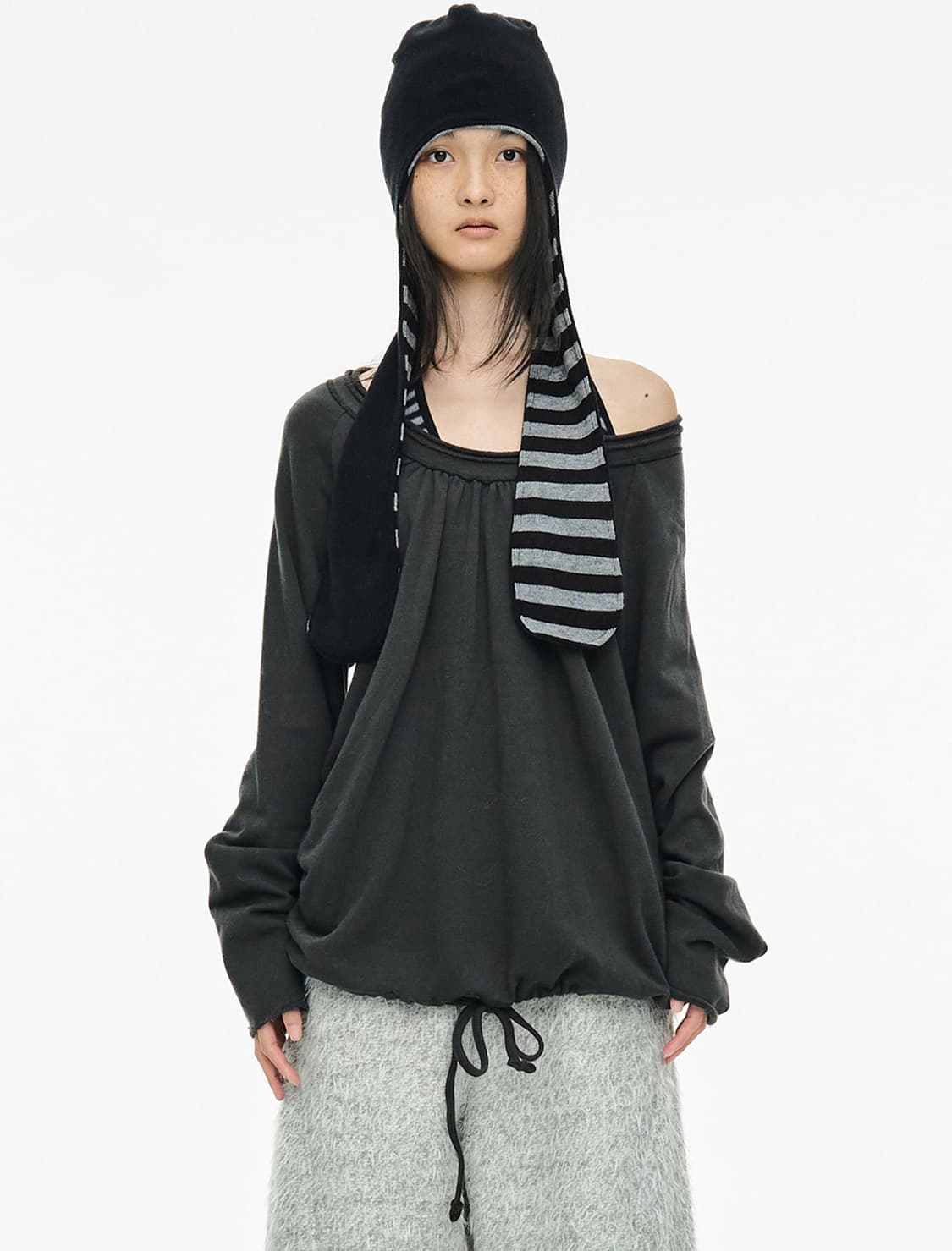 cerric round hem string top charcoal 상품이미지1