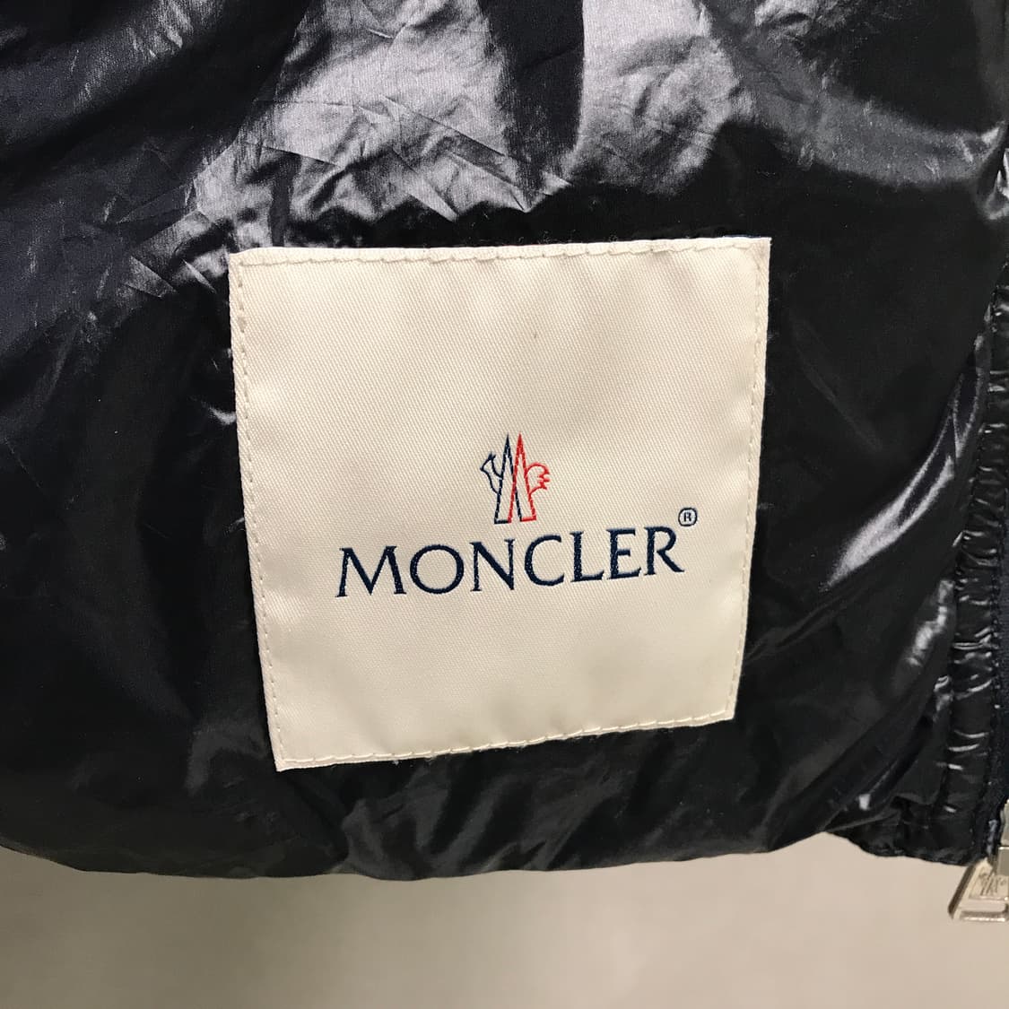 몽클레어 패딩 조끼 블랙 8(W) 상품이미지4