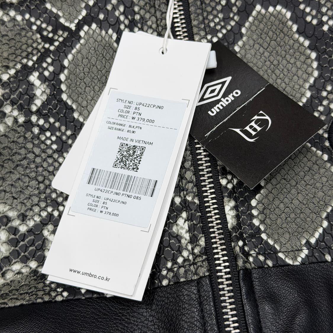 엄브로 X LEEY 비건 레더 패딩 자켓 XS 85 상품이미지5