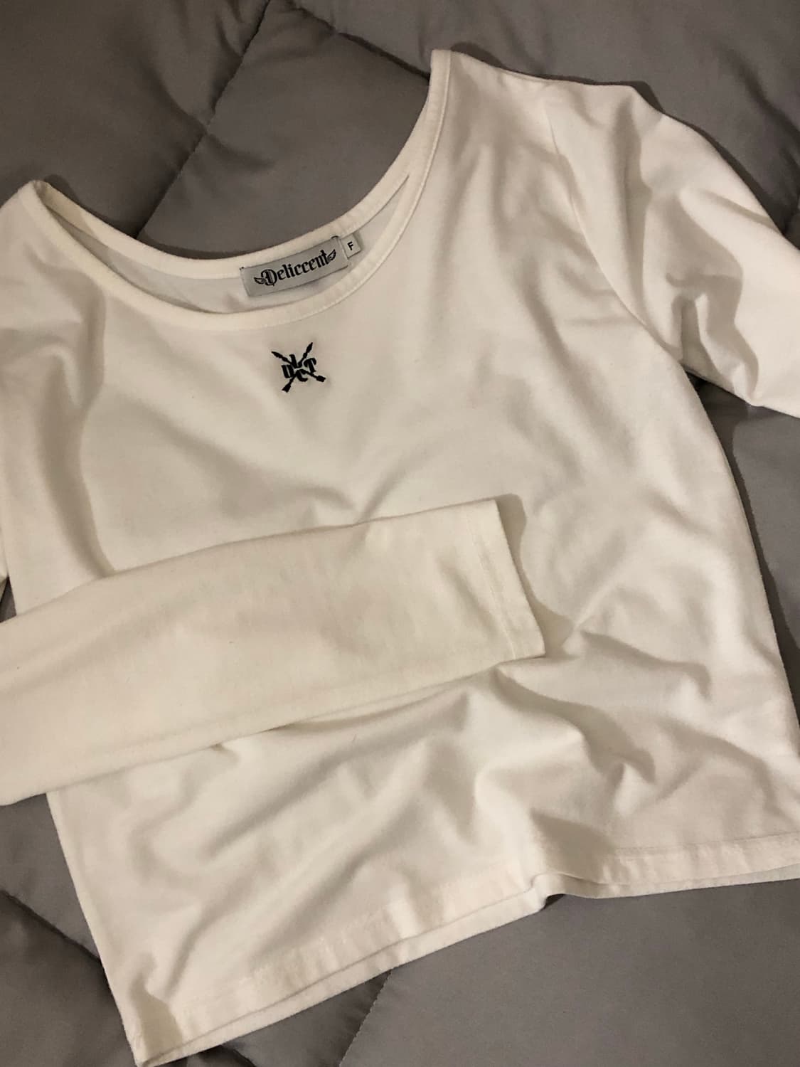 델리센트 긴팔티 화이트 상품이미지1