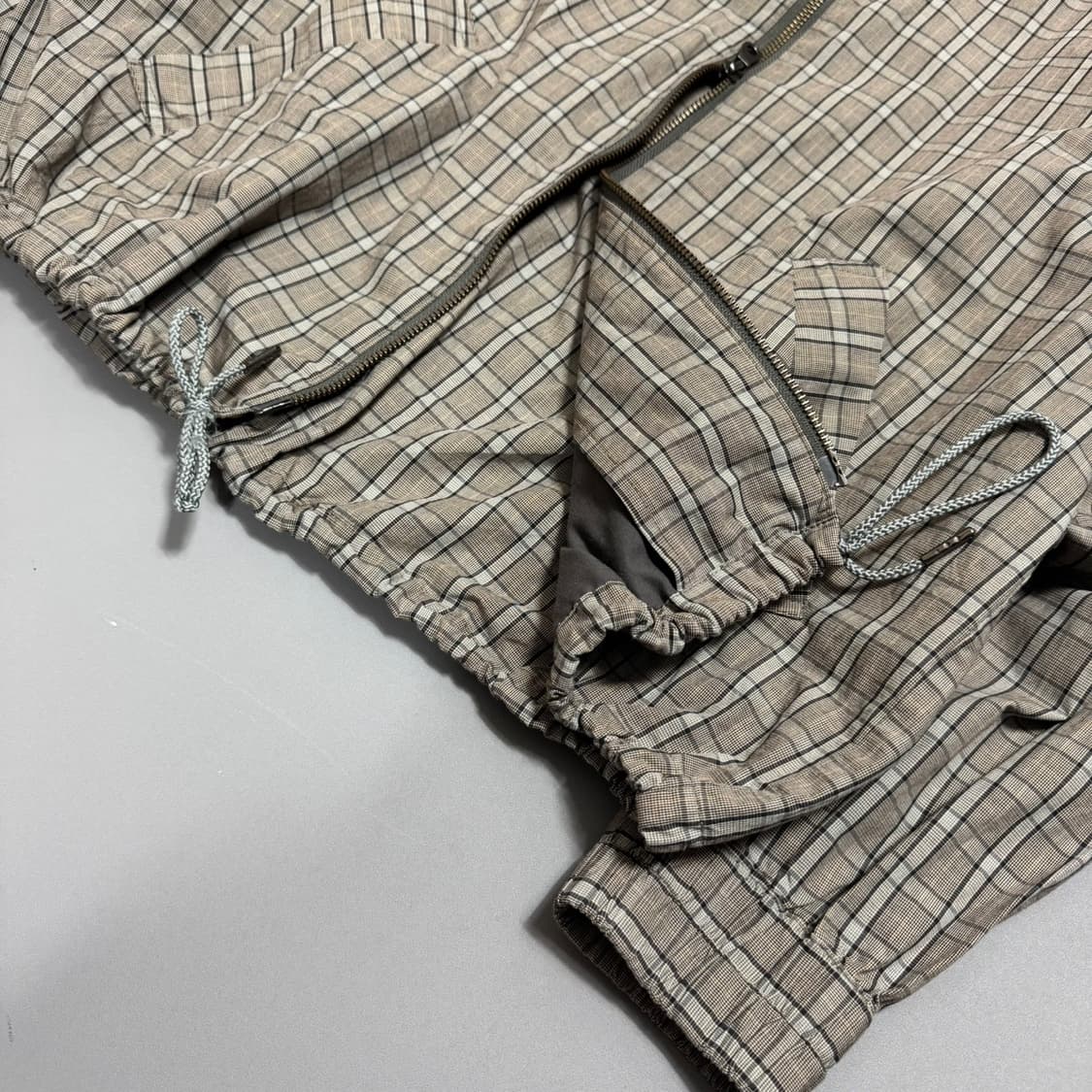 프릭스스토어 FREEDOM 베이지 체크패턴 코튼 드로우코드 블루종 자켓 상품이미지5