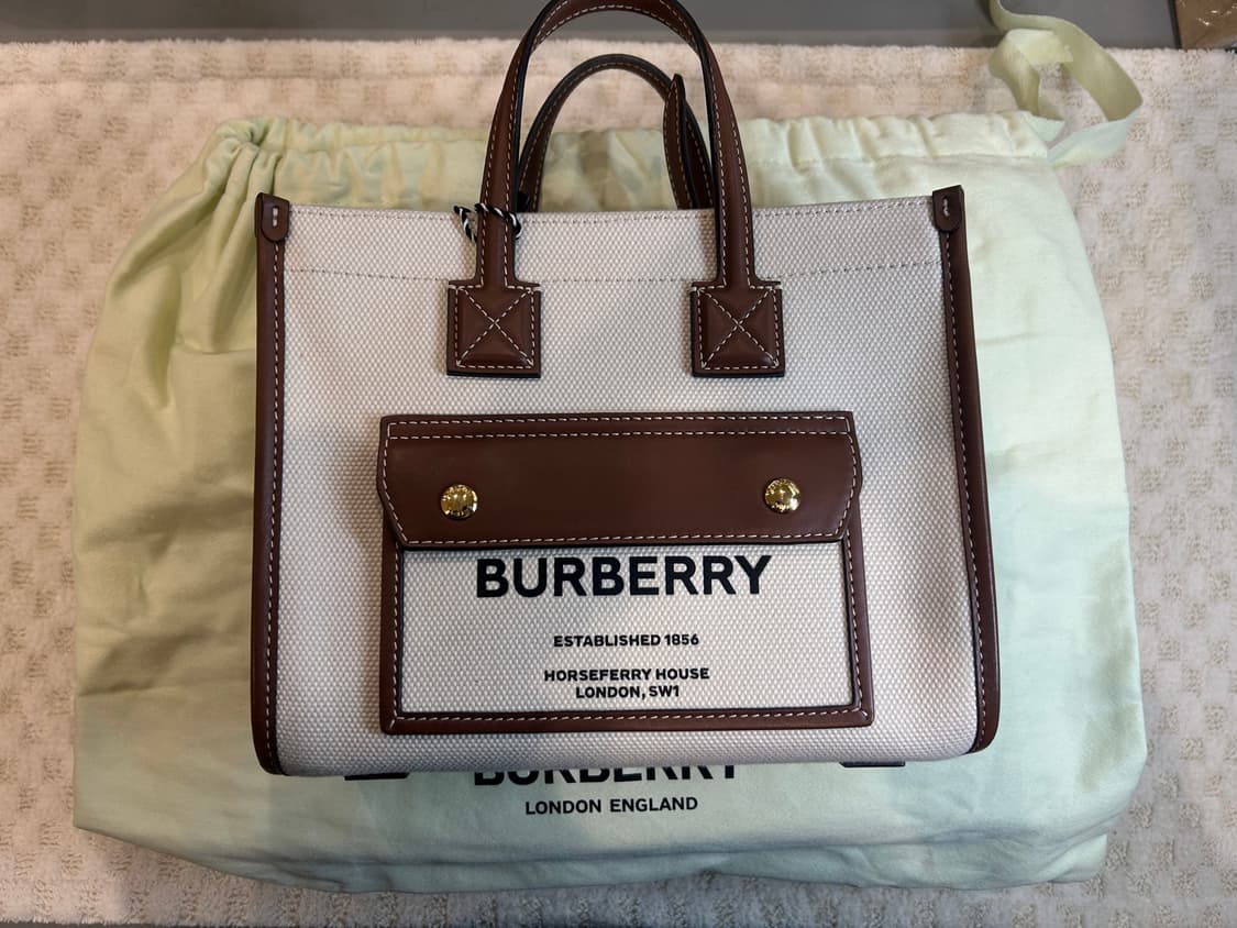 [정품/중고] 버버리 미니 프레야 토트백 상품이미지1
