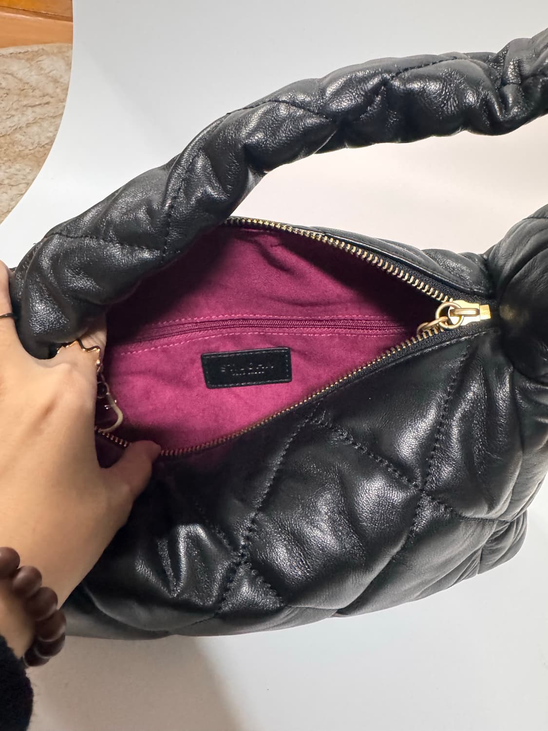 ST.JOHN 퀼팅 퍼프 호보백 블랙 상품이미지3