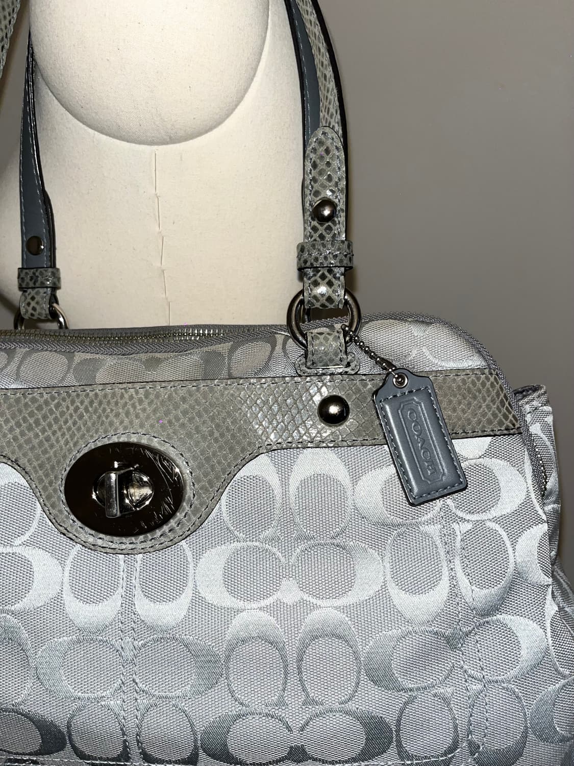 🎉SALE🎉 COACH Gray shoulder bag 상품이미지6