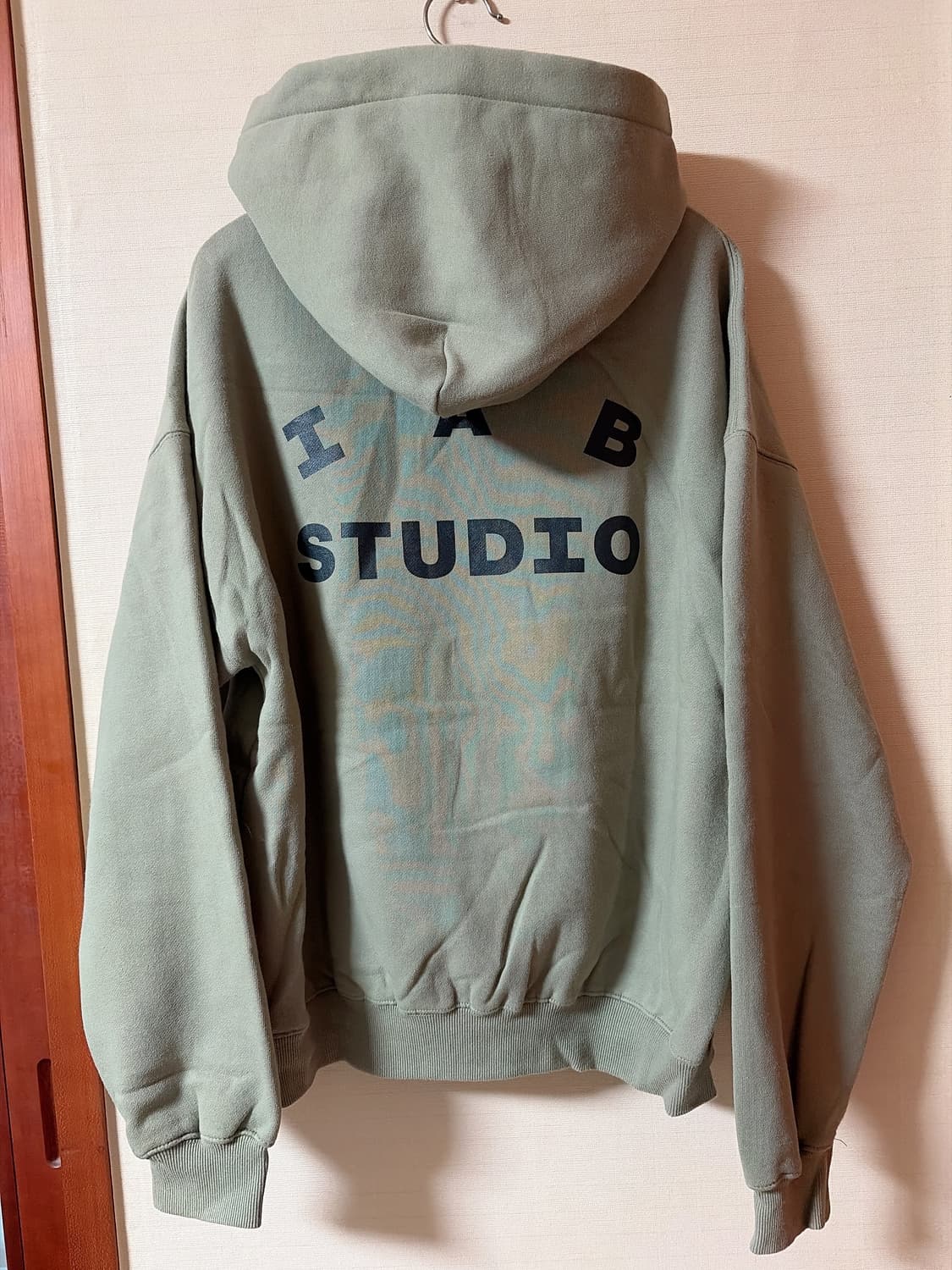 IAB studio 아이앱 스튜디오 후디 올리브 L 판매합니다 ! 상품이미지3