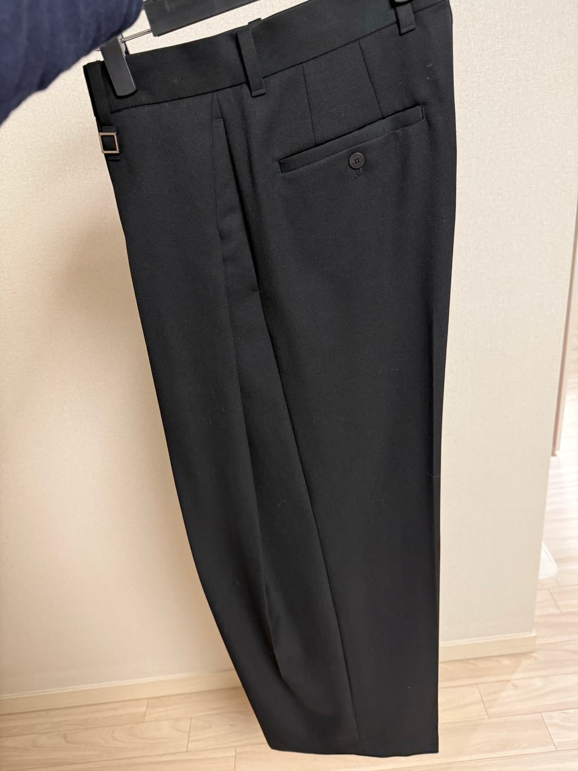 우영미 24ss 투턱 블랙울와이드 팬츠 48사이즈 상품이미지3