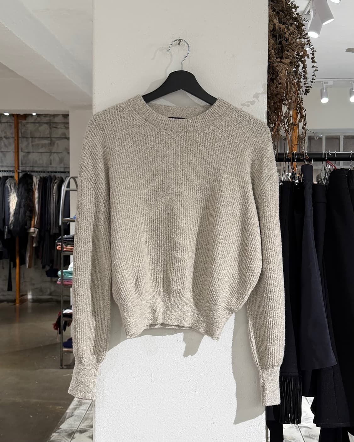 랑방 라이트 그레이 라운드넥 롱슬리브 니트 탑 상품이미지1