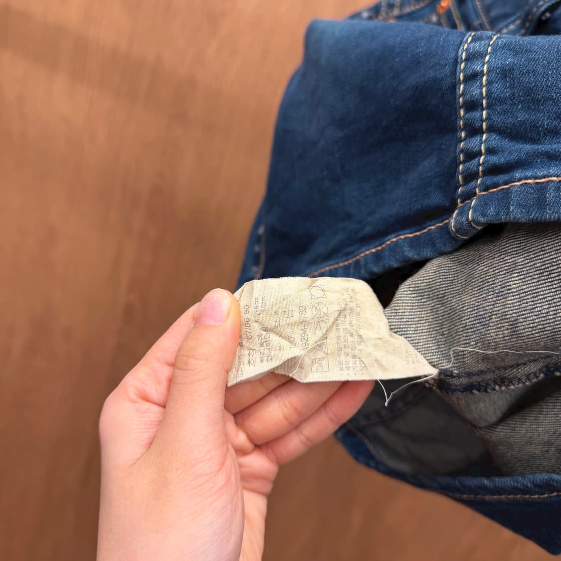 리바이스 코튼 미니 스커트 플랩 포켓 레드 로고 탭 디테일 H라인 진청 상품이미지7