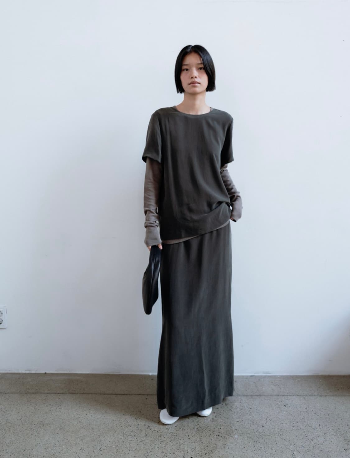 [모노하] 큐프로 백리스 블라우스 - 다크 그레이 (새상품) 상품이미지3