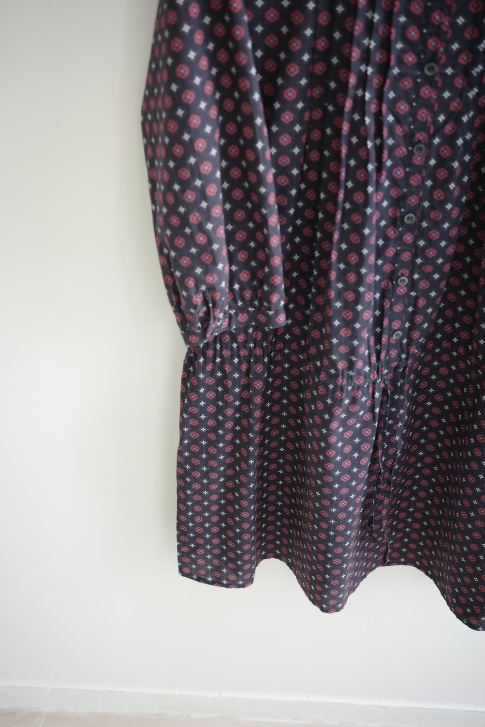 Niko and • 네이비 패턴 핀턱 아사코튼 원피스 상품이미지5