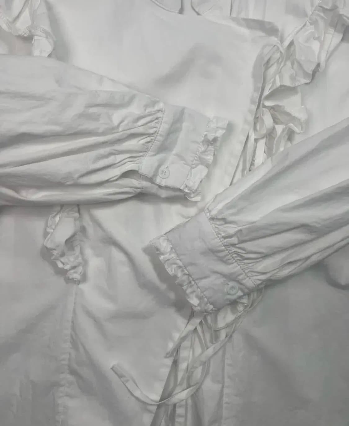 buttonless frill shirt 프릴 셔츠 상품이미지6