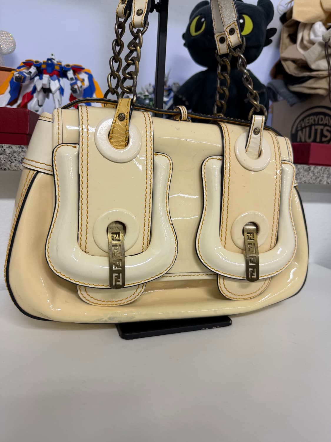정품) 펜디 FF 버클 아이보리 숄더백 토트백 상품이미지2