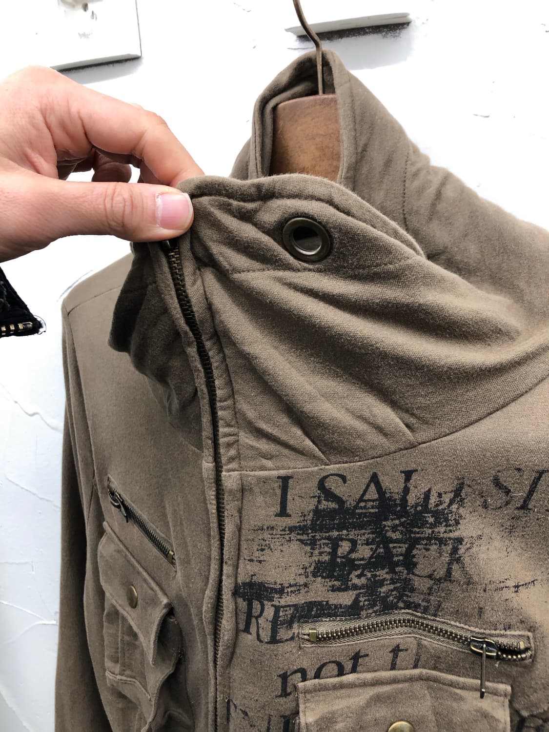 in the attic 프린팅 하이넥 집업 상품이미지7