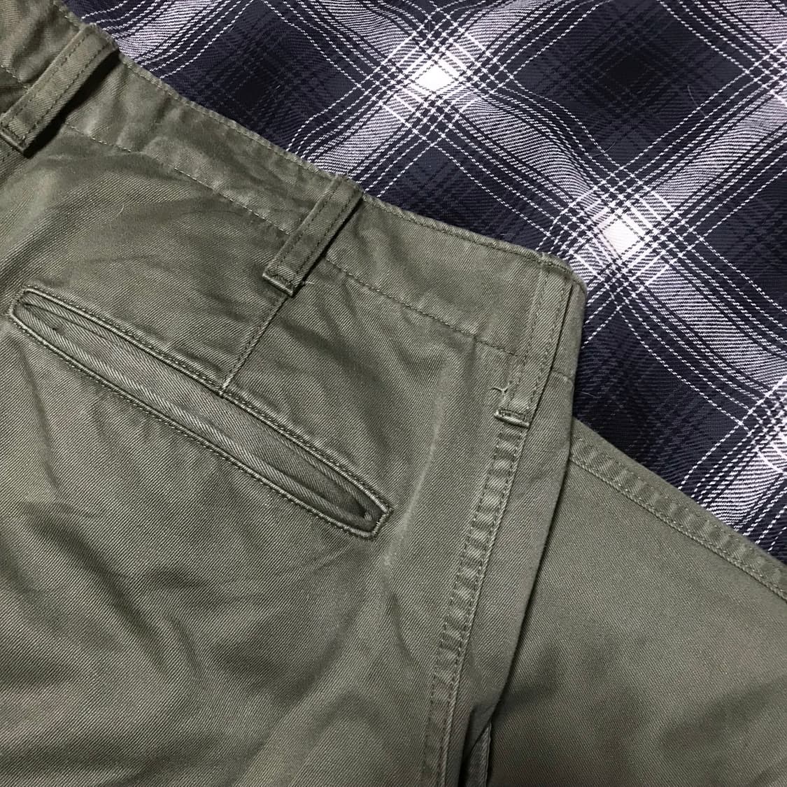 유니클로 재팬 라인 빈티지 레귤러 치노 팬츠 올리브  상품이미지4