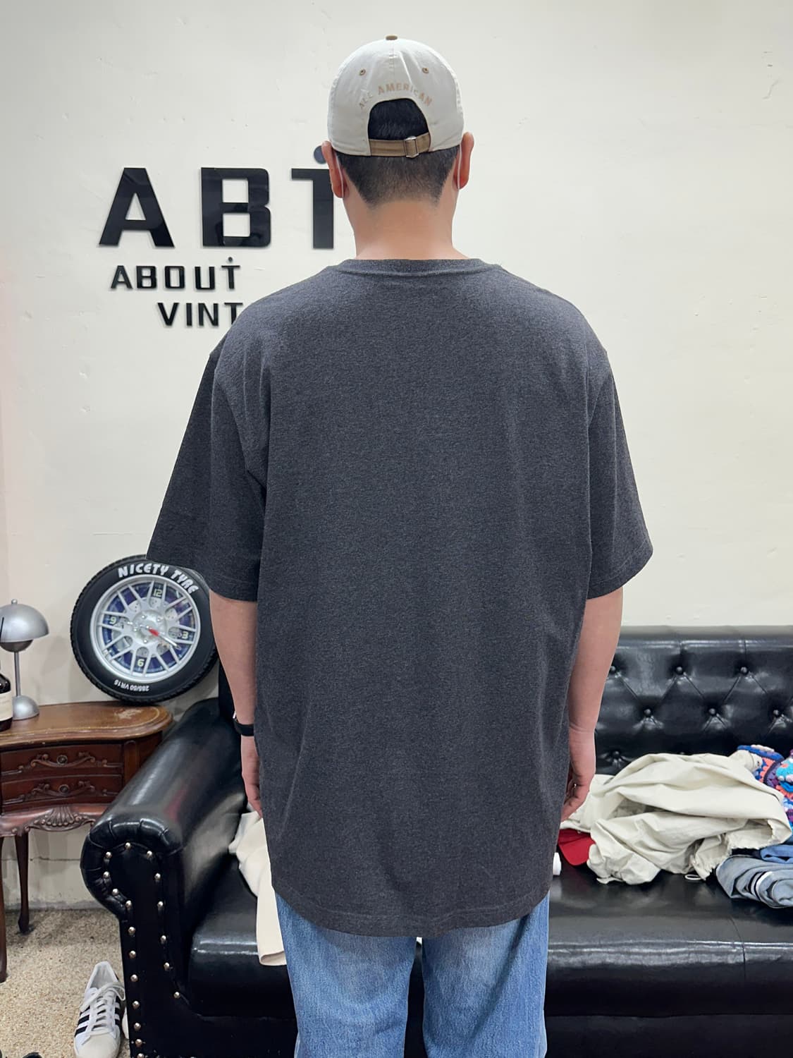 칼하트 포켓 로고 반팔 루즈핏 챠콜 XL 상품이미지3