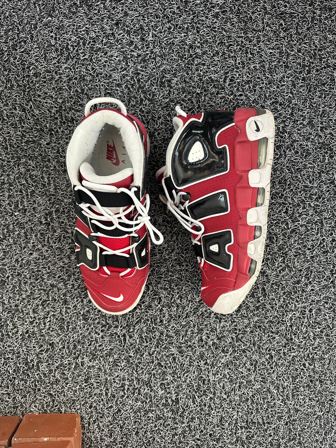 나이키 에어 모어 업템포 레드 275mm 상품이미지3