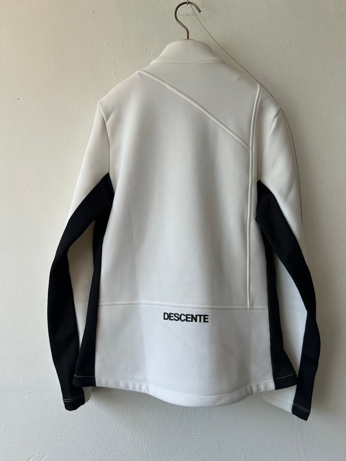 데상트 여성 아이보리 기능성점퍼 집업점퍼 상품이미지3